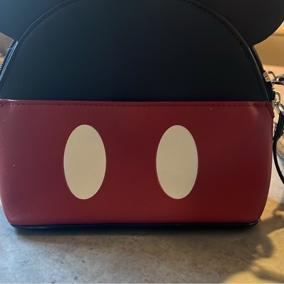 BIOWORLD DISNEY MICKEY MOUSE WRISTLET CROSSBODY - Picture 2 of 5